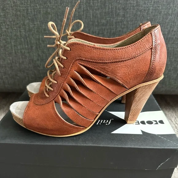 Dkode Braxton Peep Toe Heels - Picture 4 of 4